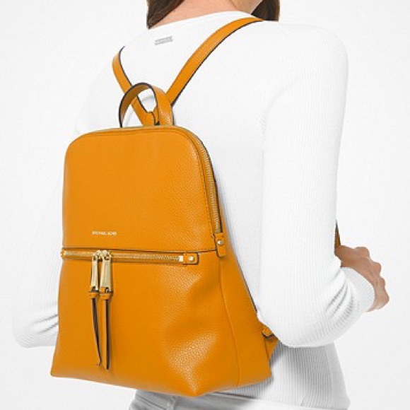 Rhea Medium Pebbled Back Retail Value $298 - Picture 4 of 6